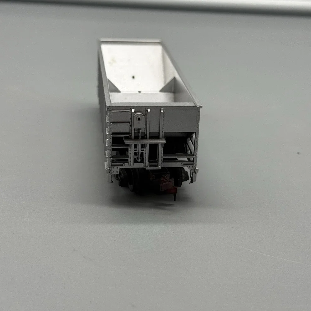 Vintage HO Scale Virginian 2 bay Operating Hopper #2106